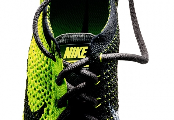 Кроссовки Nike, выполненные по технологии FlyKnit 