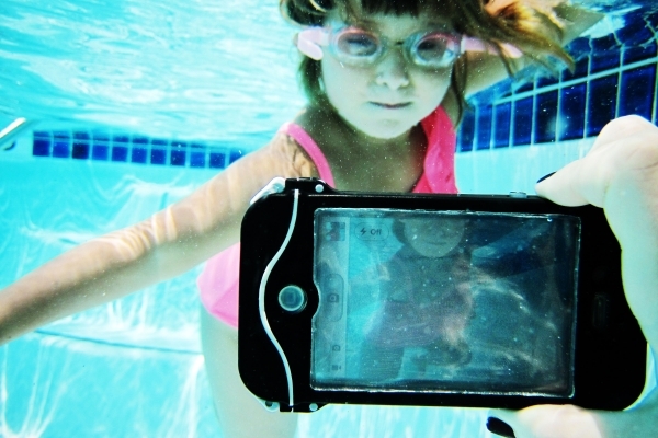 iPhone Scuba Suit – водонепроницаемый чехол для iPhone. Съемка под водой